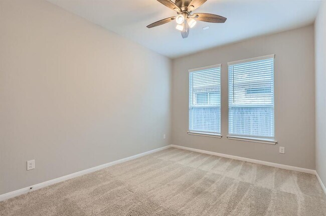 Building Photo - 251 Clear Frk Lp