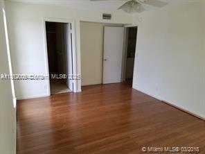 Building Photo - 415 N Laurel Dr