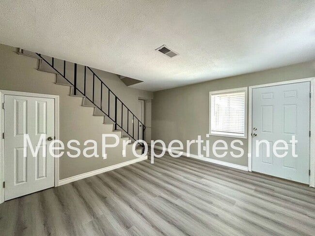 Building Photo - 1749 E Fairfield Ct