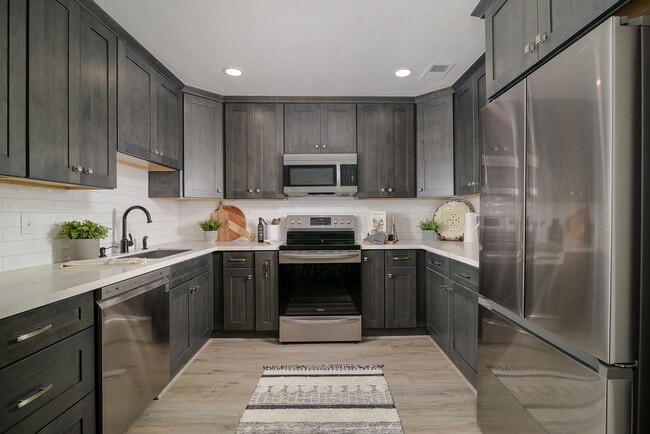 Building Photo - GORGEOUS REMODELED 3 BED CONDO IN GATE COM...