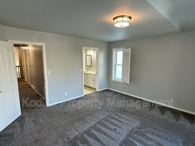 Building Photo - 13 N 3100 E