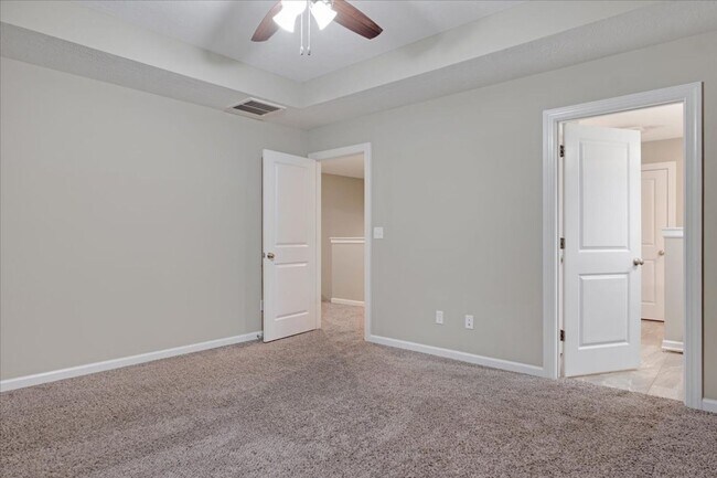 Building Photo - 5121 Heathbrook Dr