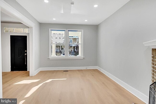 Building Photo - 727 Otis Pl NW