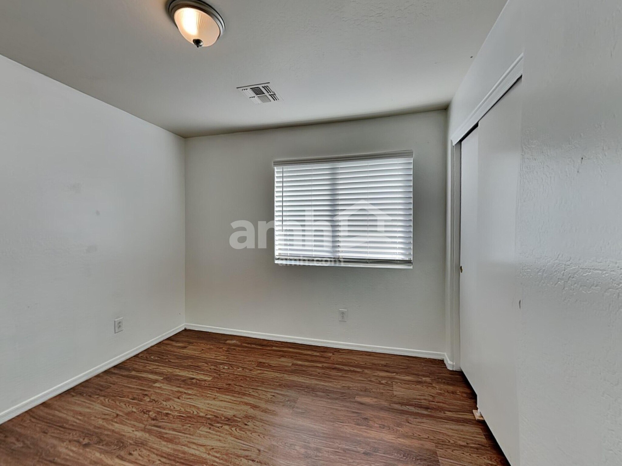 Building Photo - 15827 W Monroe St