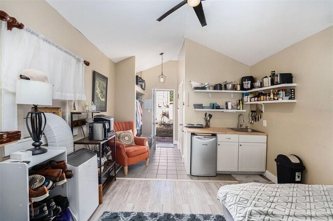 Building Photo - 2024 Oakdale Way