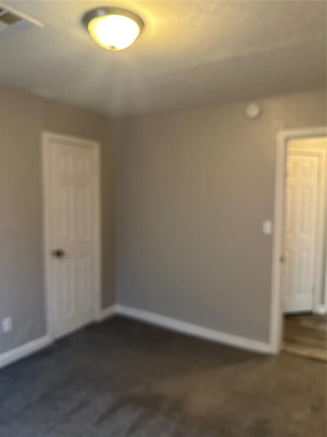 Building Photo - 220 W Jacobs Dr