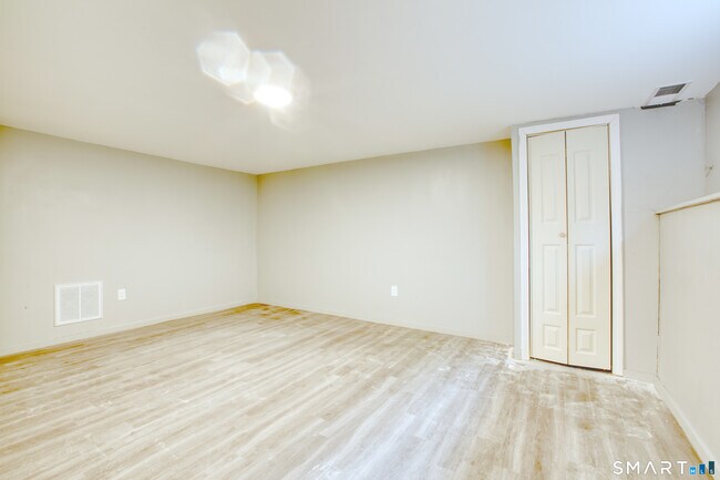 Building Photo - 76 Caesar Dr