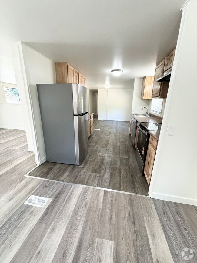 Building Photo - 3 Bedroom 2 Bathroom for Rent
