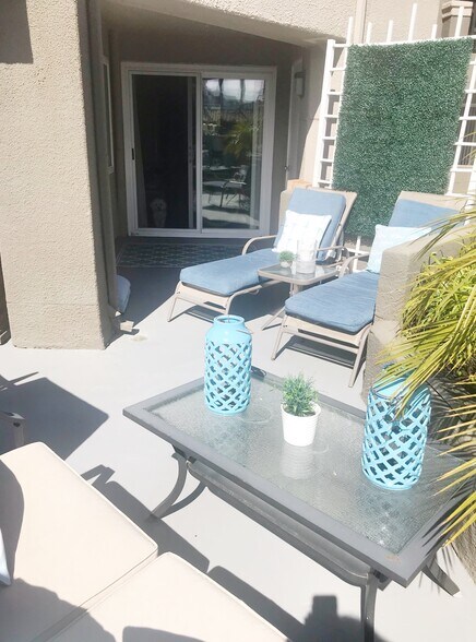 Building Photo - 400 Lake St