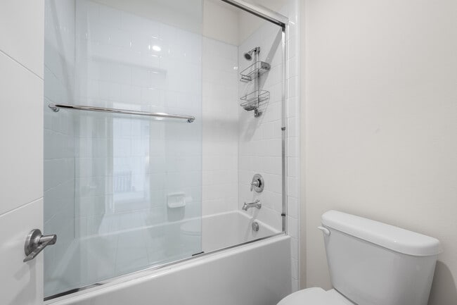 Building Photo - 1068 Hampton Dr