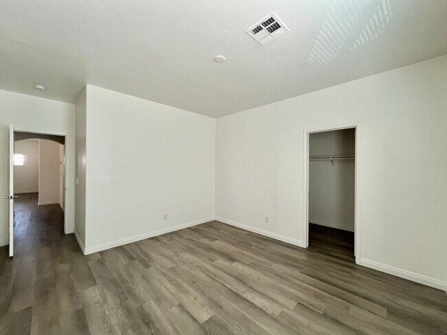 Building Photo - 9493 Alma Ridge Ave