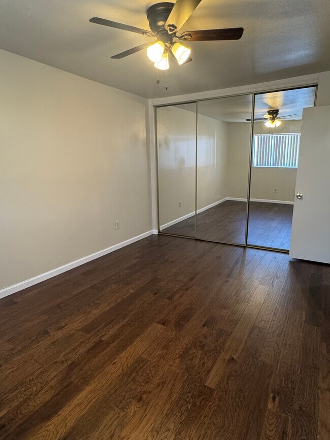 Building Photo - 3707 Hilltop Dr