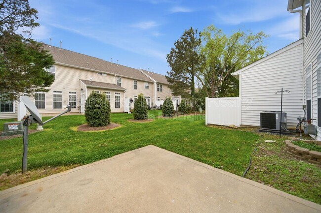 Building Photo - 514 Turning Leaf Way