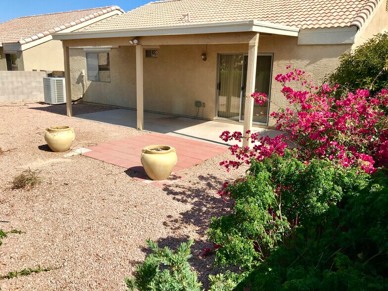 Building Photo - 1323 W Desert Cloud Pl