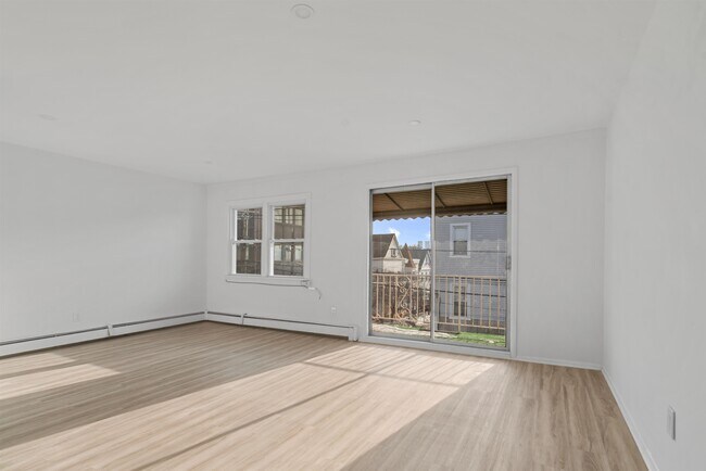 Building Photo - 4017 Hudson Ave