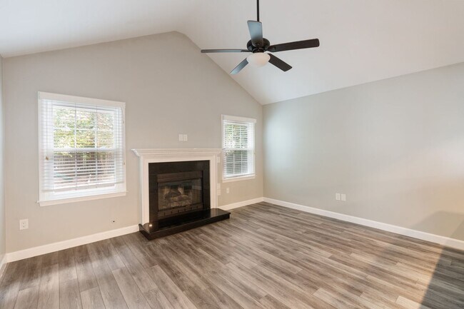 Building Photo - Charming 3 Bedroom, 2.5 Bath Home in Coventry