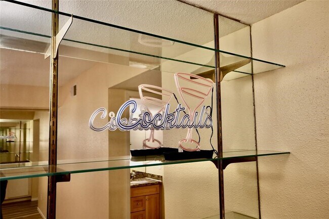 Building Photo - 1818 Augusta Dr