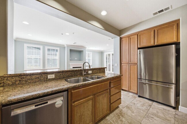 Building Photo - 200 Live Oak Way