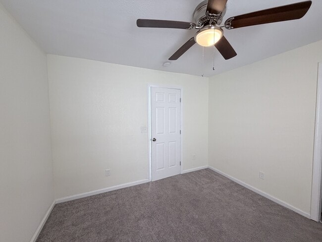 Building Photo - 907 Rugby St