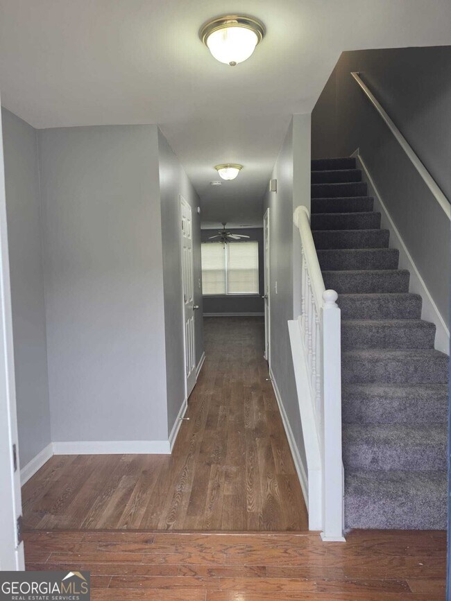 Building Photo - 7238 Alicias Way