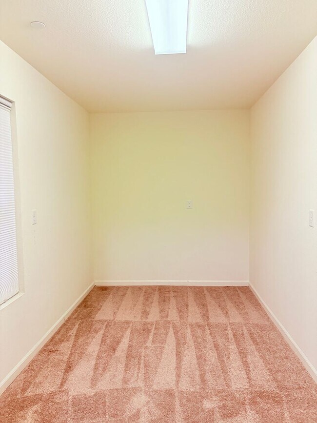 Building Photo - 785 Carbon Ct