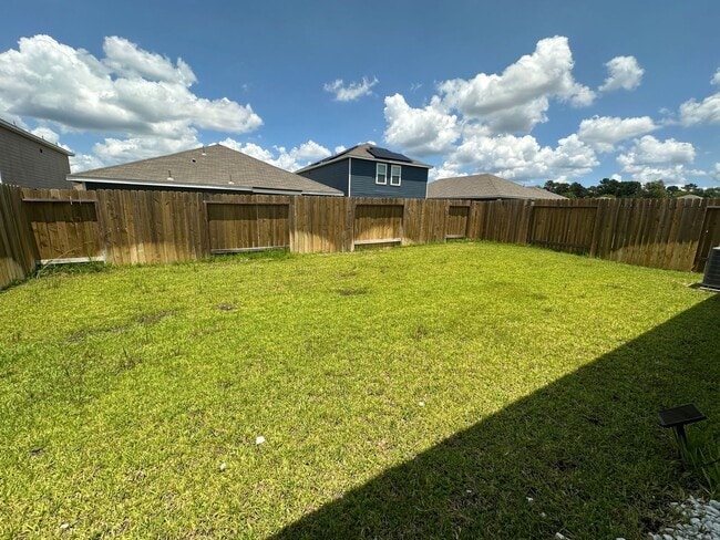 Building Photo - For Lease | 3 Bed, 2 Bath | 1,552 Sq Ft | ...