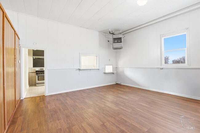 Building Photo - 19 S Green St