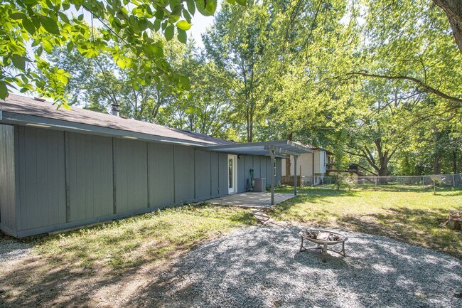 Building Photo - 3 Bed 2 Bath Home in Meadowbrook West Neighborhood
