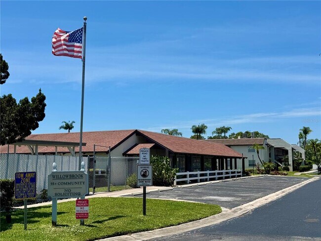 Building Photo - 1100 E Bay Dr