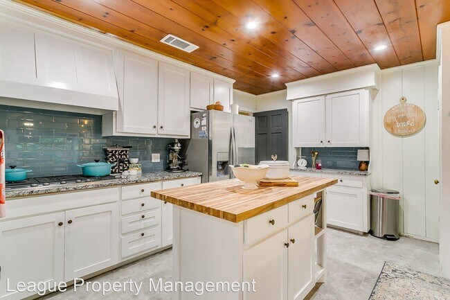 Building Photo - 4 br, 2 bath House - 621 Sam Calloway