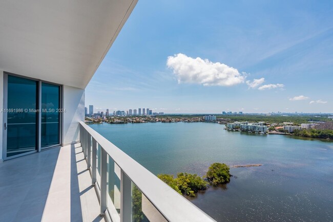 Building Photo - 17111 Biscayne Blvd