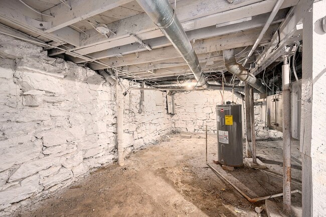 Building Photo - 5 Bedroom Home Near Central Park and Centr...