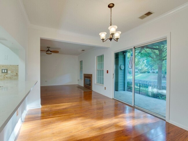 Building Photo - Amenity rich water front condo ready for move in!