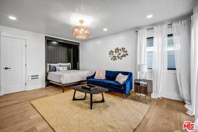 Building Photo - 1083 Montauk Ln