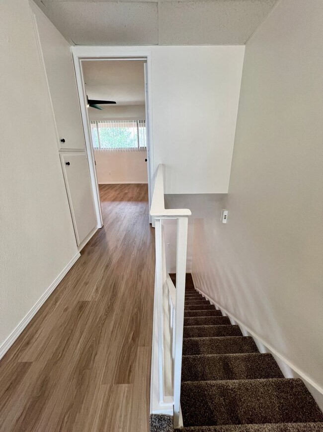 Building Photo - Beautiful Two Story 2Bd 1.5Ba Townhouse Ne...