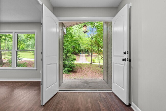 Building Photo - Charming Weatherly Woods Home with In-Law ...