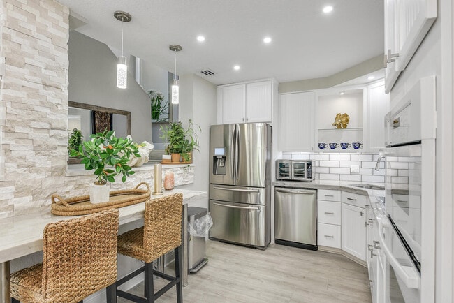 Building Photo - 250 S Ocean Blvd