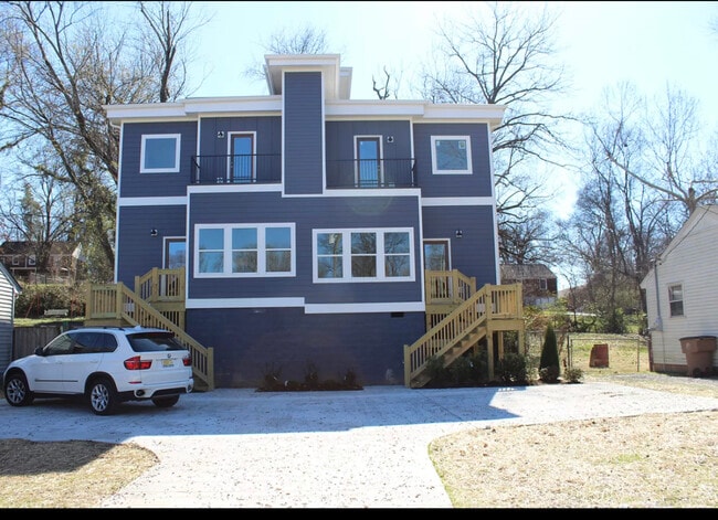 Building Photo - 421 Moore Ave