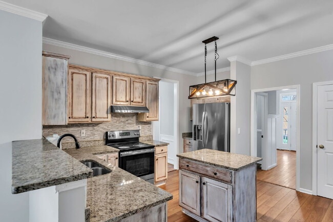 Building Photo - Beautifully Appointed 4BR Home Featuring a Screened Porch, Spacious Living Areas & Community Pool...