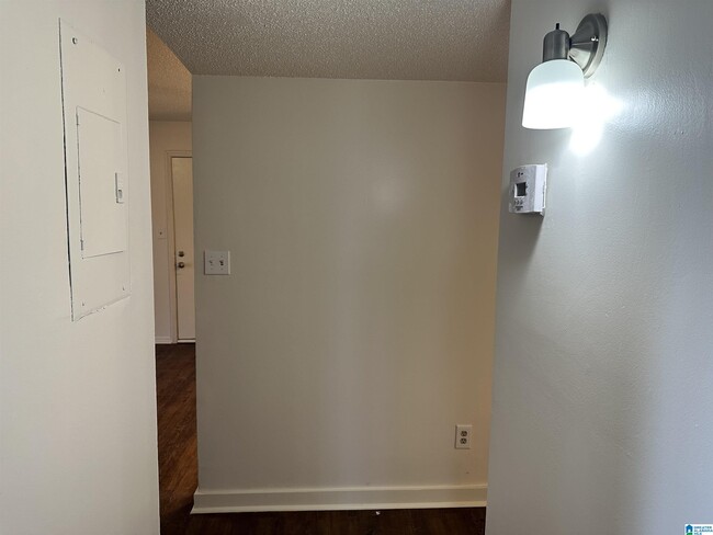 Building Photo - 415 Skyview Dr