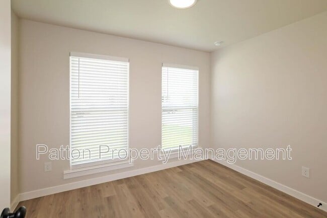 Building Photo - 8904 Bandit Dr