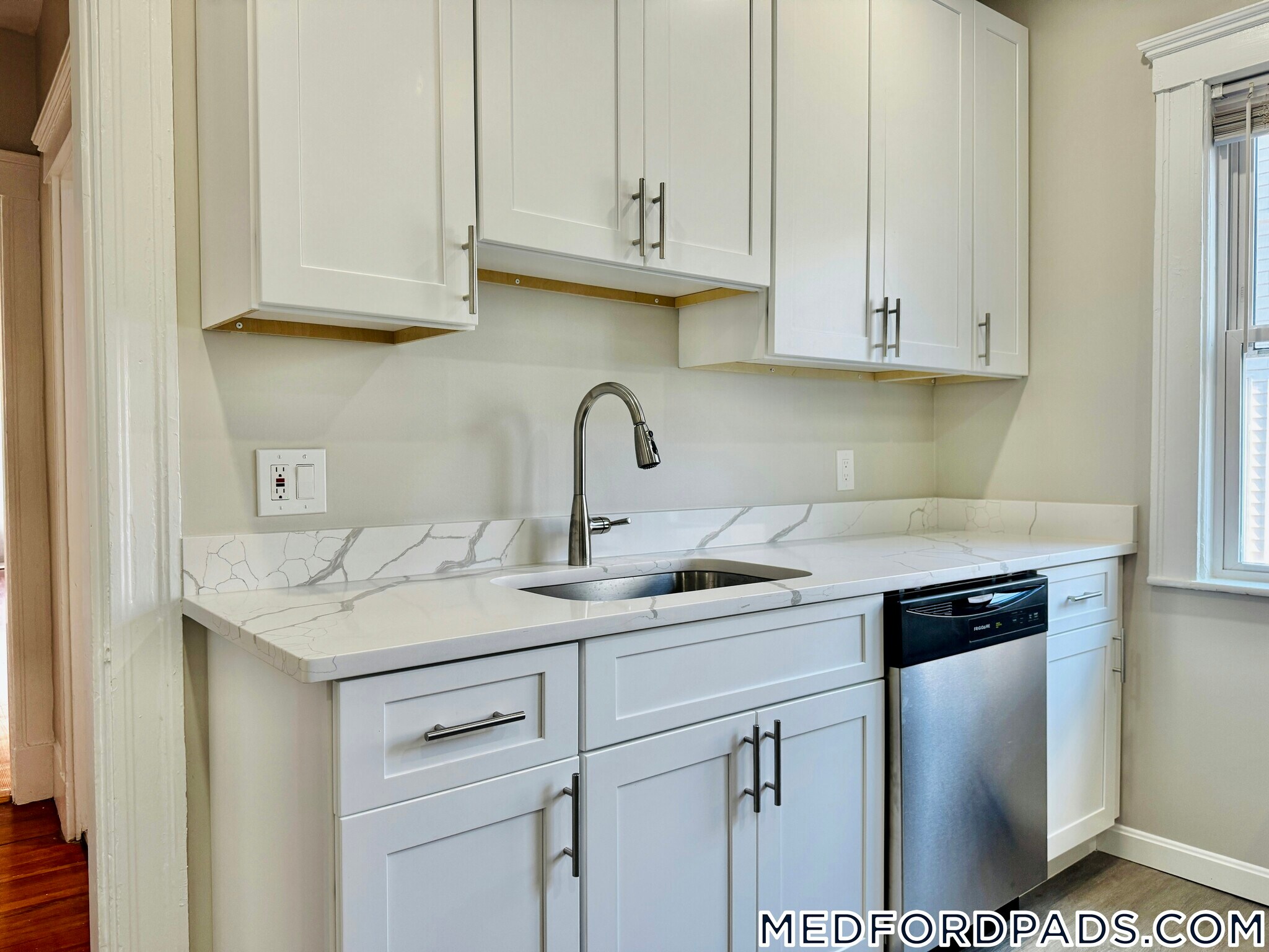 Building Photo - 45 Warner St