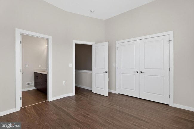 Building Photo - 5851 Columbia Pike