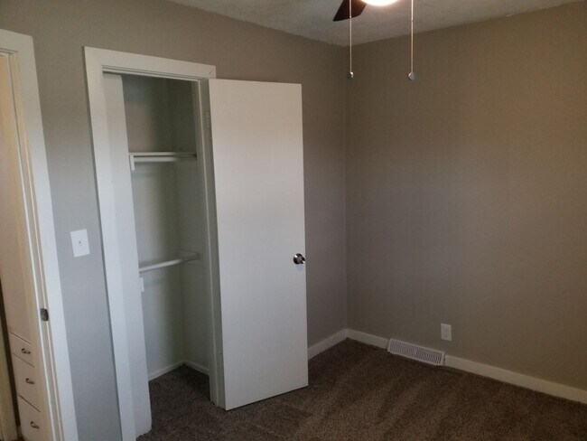 Building Photo - AVAILABLE NOW! Liberty Home 3 Bed 2 Bath 2...