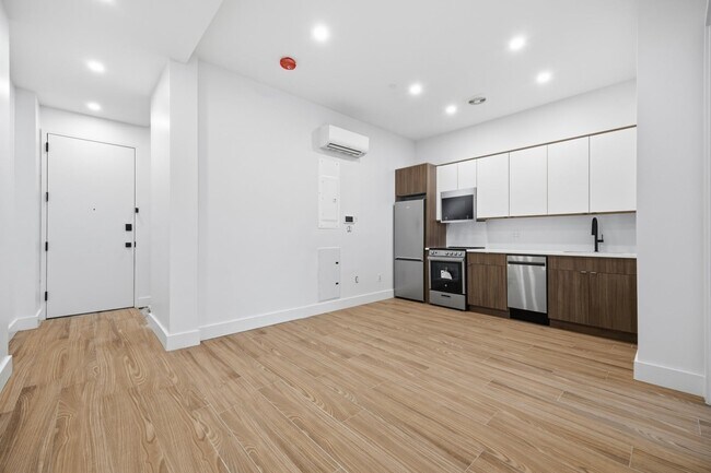 Building Photo - 379 Hawthorne St