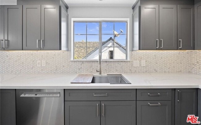 Building Photo - 424 Parkman Ave