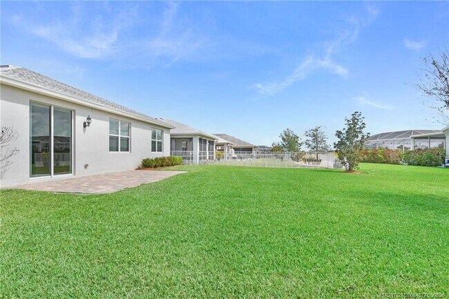 Building Photo - 10550 SW Captiva Dr