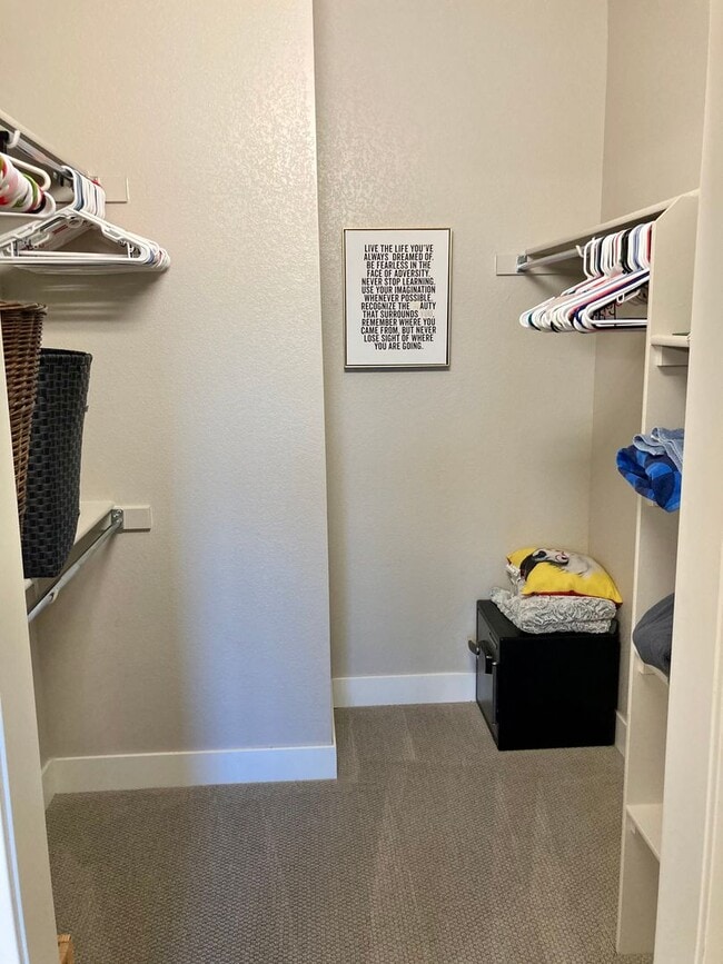 Building Photo - Spacious 3-Bed, 2-Bath Condo in the Desirable Rigden Farm Area