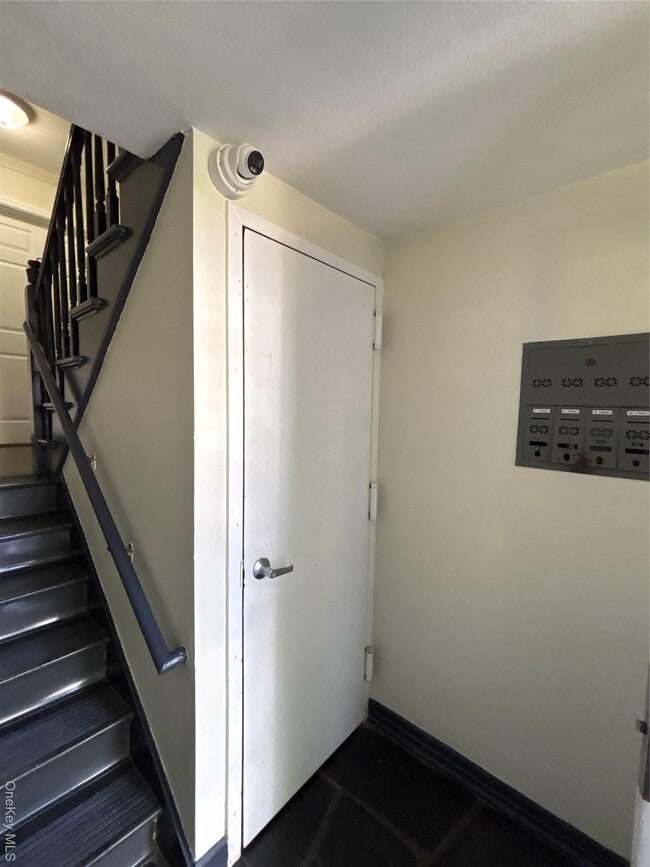 Building Photo - 37 Spruce St