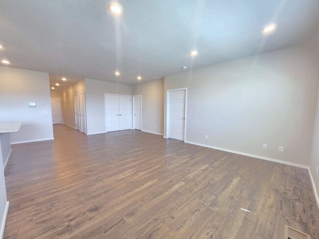 Building Photo - 5428 E Bridgeport Ct